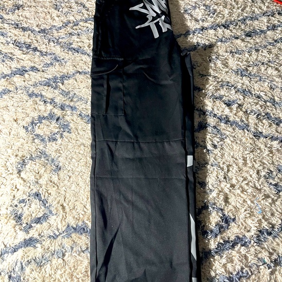 Grey and black minus 2 cargos - Picture 1 of 4